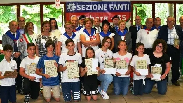 La cerimonia di premiazione. La consegna dei diplomi in palestra