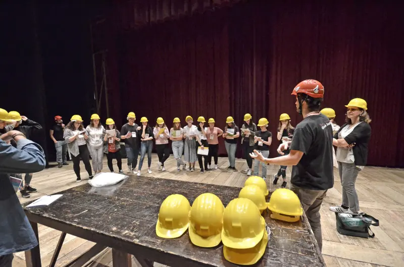 Gli studenti al Teatro Grande