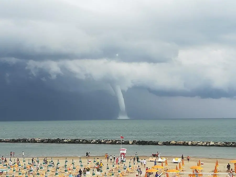 Le trombe marine al largo della Riviera romagnola