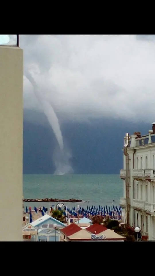 Le trombe marine al largo della Riviera romagnola