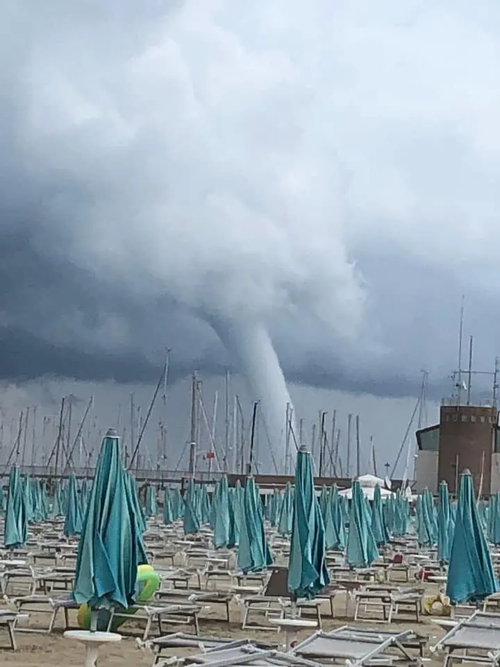 Le trombe marine al largo della Riviera romagnola