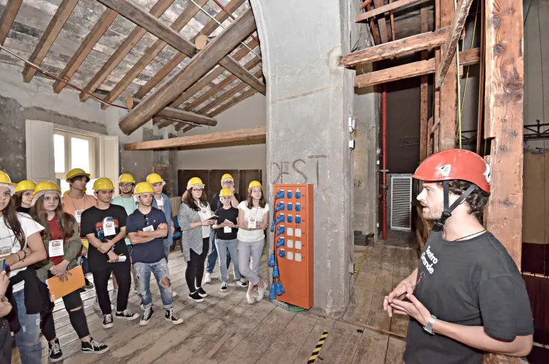 Gli studenti al Teatro Grande