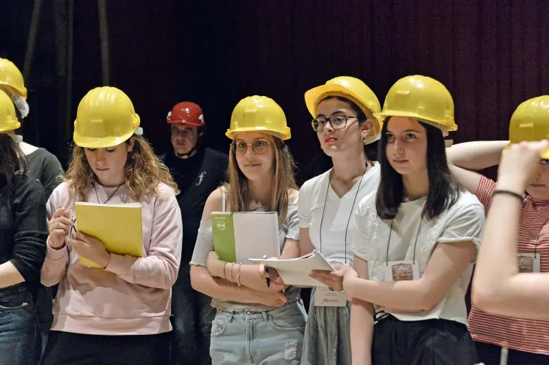 Gli studenti al Teatro Grande