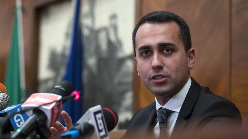 Il ministro Di Maio dopo l'incontro al Mise - Foto Ansa/Angelo Carconi