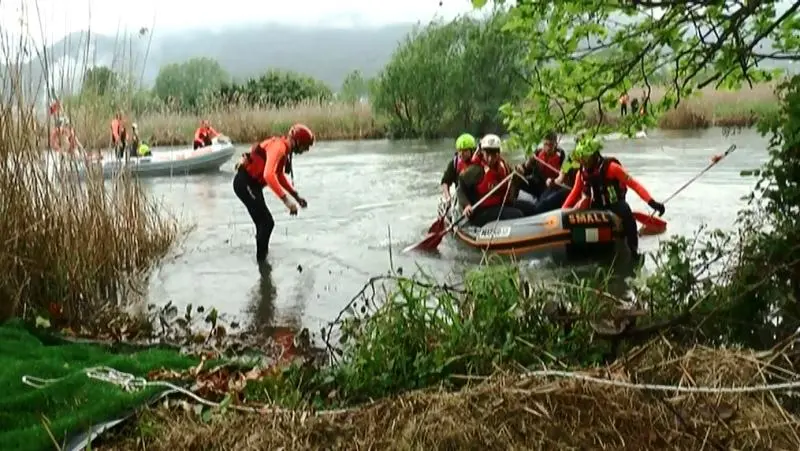 Esercitazione di soccorso in gommone con il Team Folgore