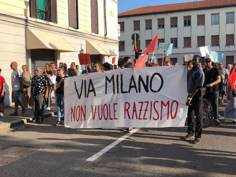 Via Milano, in corteo contro L'Ambasciata di Forza Nuova