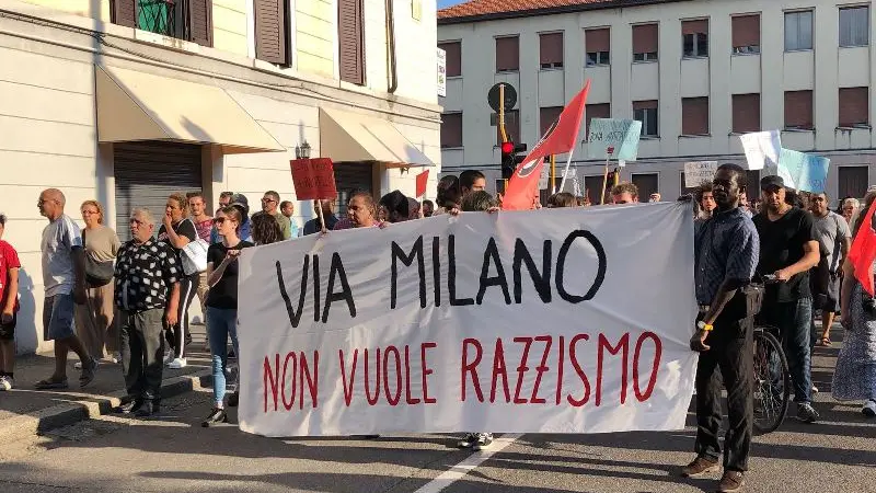 Via Milano, in corteo contro L'Ambasciata di Forza Nuova