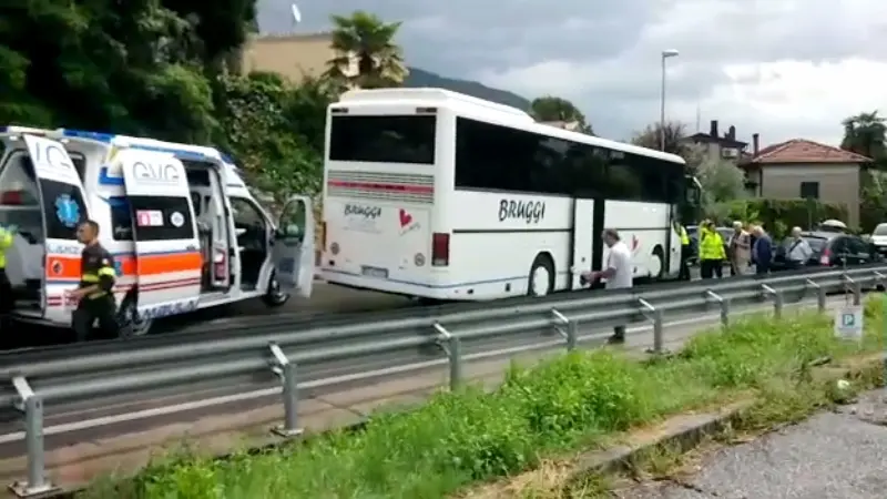 Schianto ai Tormini, feriti e Statale chiusa