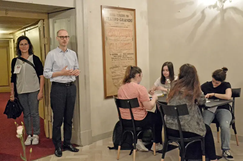 Gli studenti al Teatro Grande