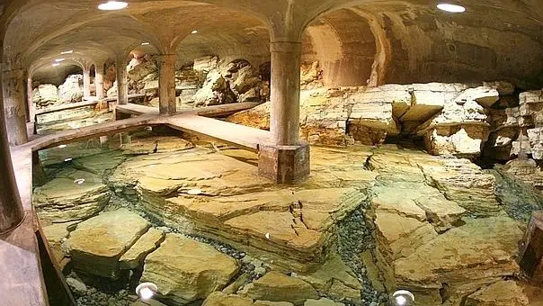 Prima della passeggiata in Valle di Mompiano, la visita alla fonte di acqua ai piedi del Colle di San Giuseppe - Foto di repertorio