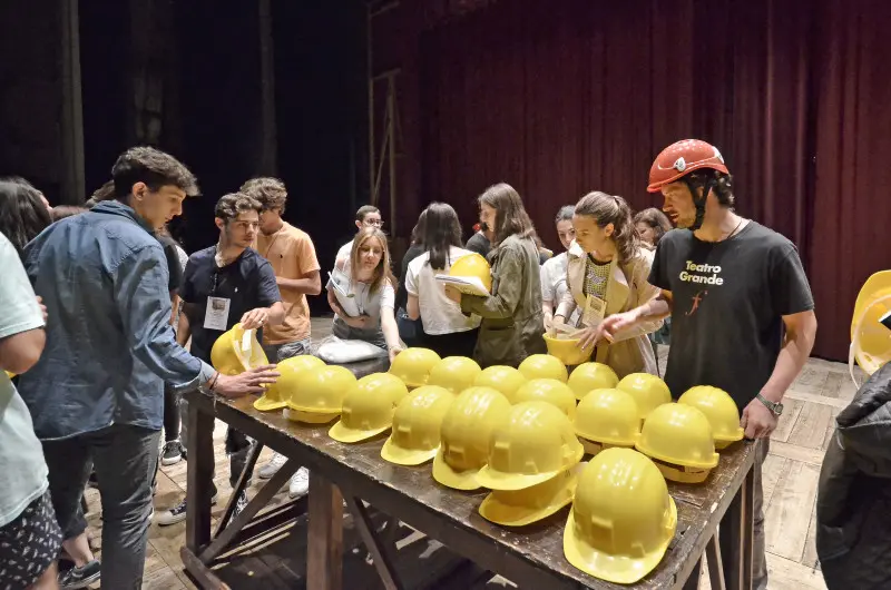 Gli studenti al Teatro Grande