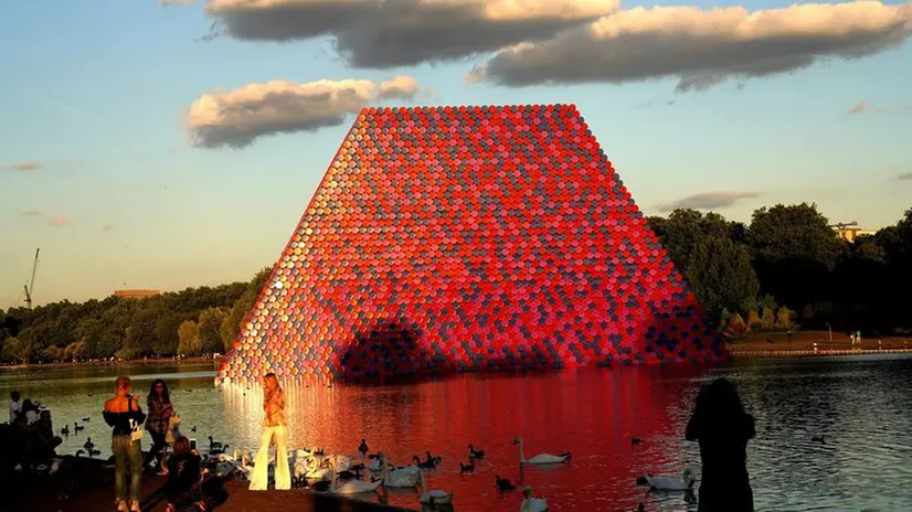 Alcune immagini della nuova opera di Christo tratte da Fb