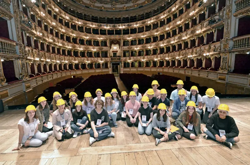 Gli studenti al Teatro Grande