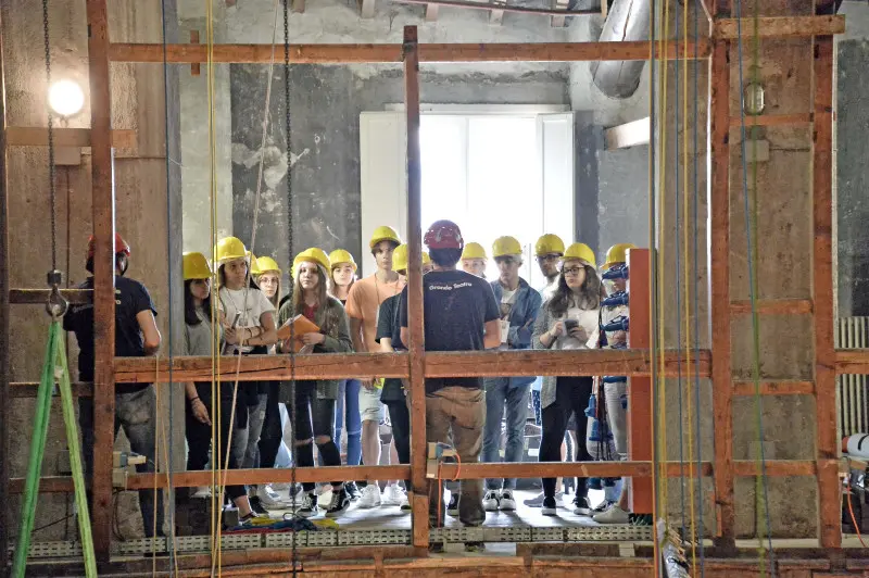 Gli studenti al Teatro Grande