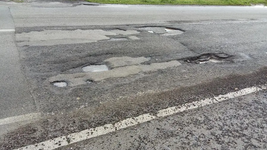 Buche in strada, le segnalazioni dei lettori