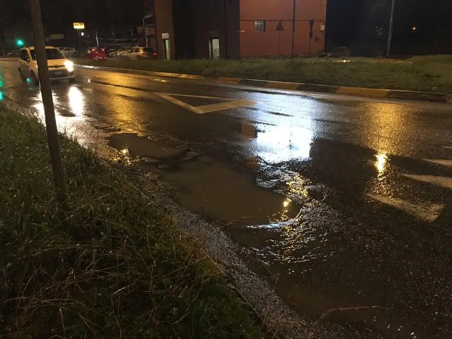 Buche in strada, le segnalazioni dei lettori