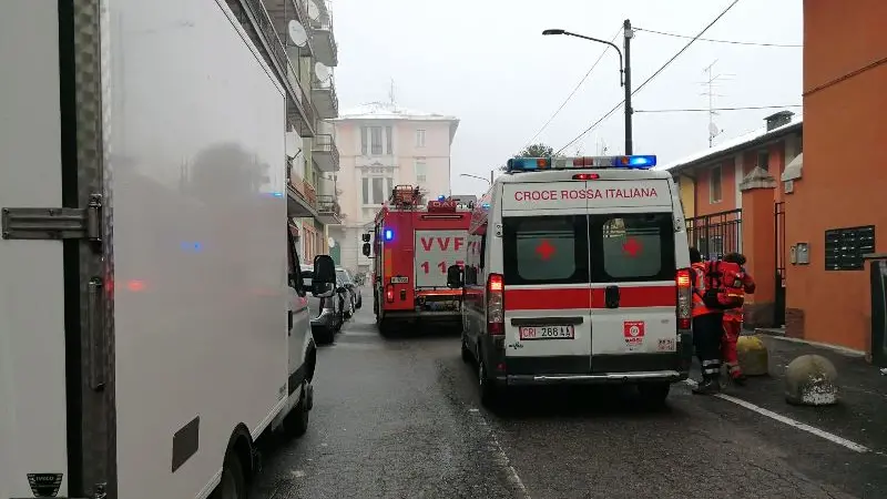 Soccorsi sul luogo dell'infortunio in via Milano
