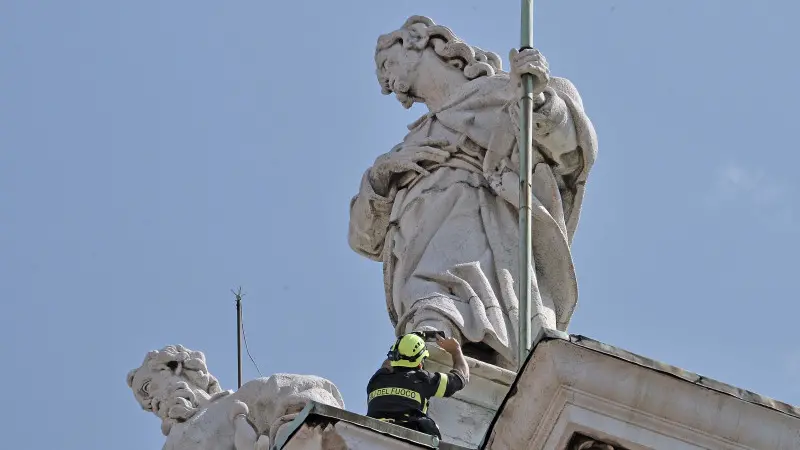 Vigili del Fuoco sul tetto del Duomo Nuovo
