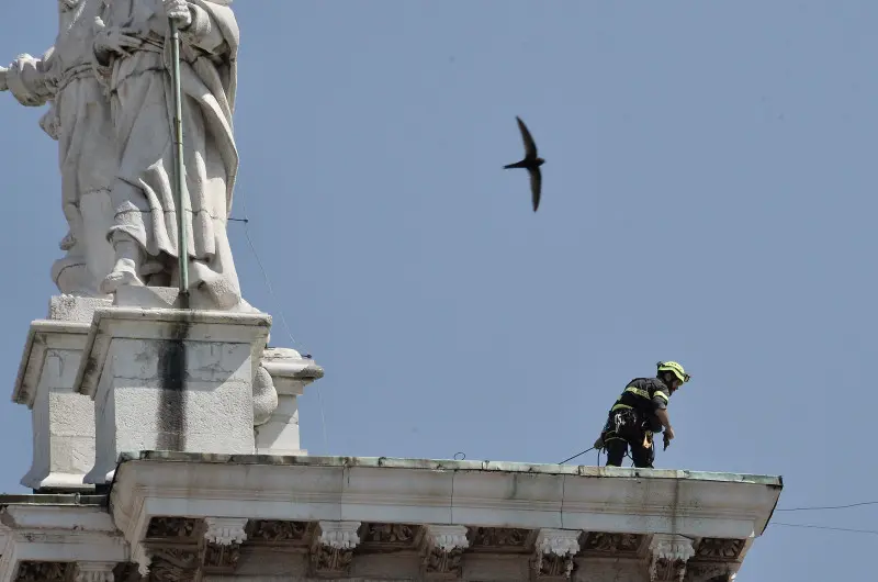 Vigili del Fuoco sul tetto del Duomo Nuovo