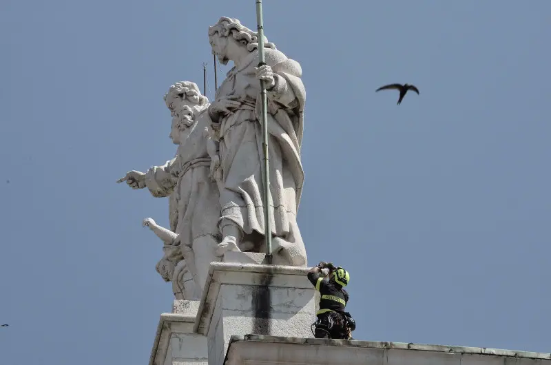 Vigili del Fuoco sul tetto del Duomo Nuovo