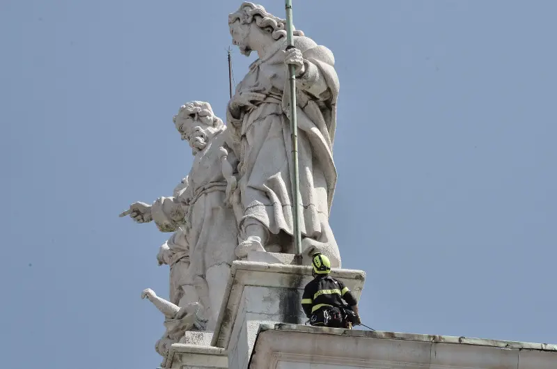 Vigili del Fuoco sul tetto del Duomo Nuovo