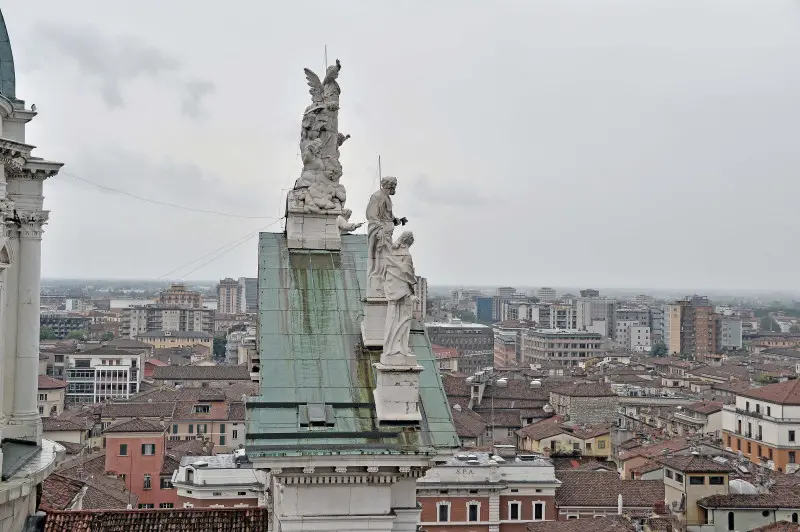 Vigili del Fuoco sul tetto del Duomo Nuovo