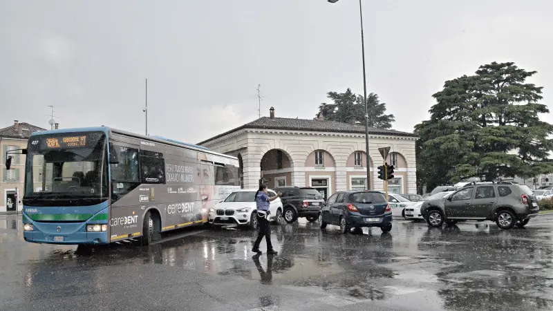 Ingorgo in piazzale Arnaldo