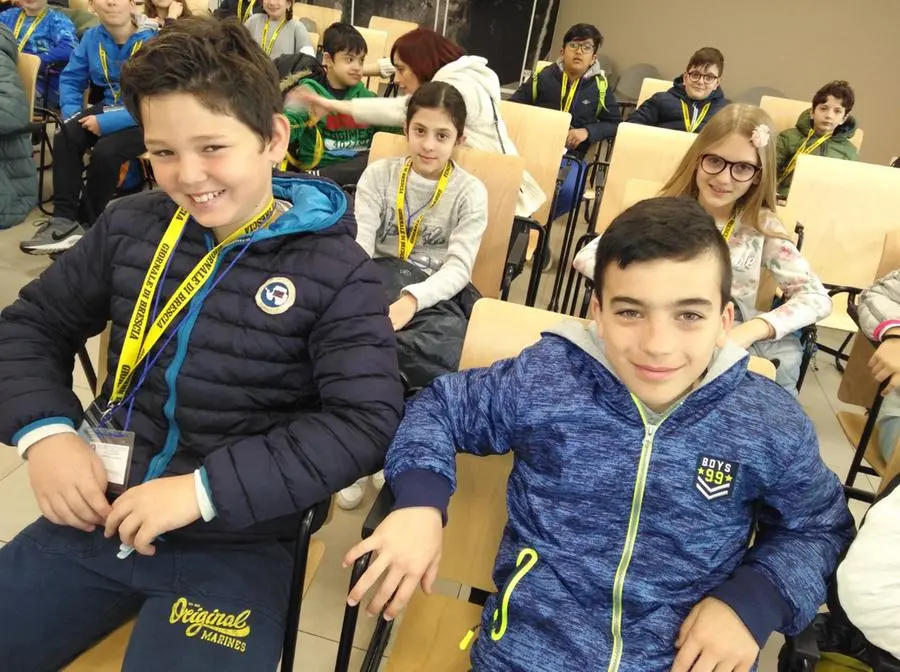 Le classi Quinta A e Quinta B della primaria di Gambara