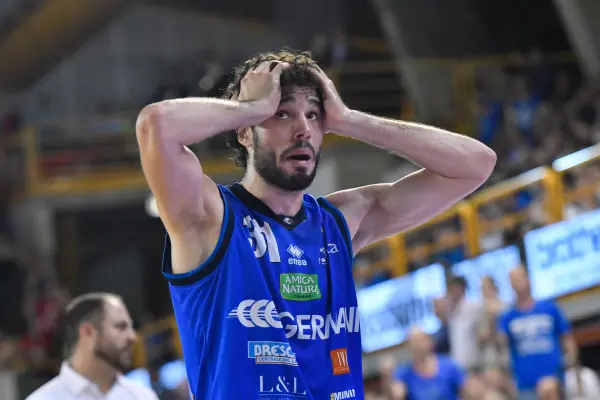 Applausi, lacrime, abbracci per la Germani Basket Brescia