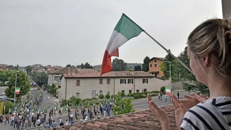Adunata sezionale, l'orgoglio alpino sfila per le vie di Calcinato