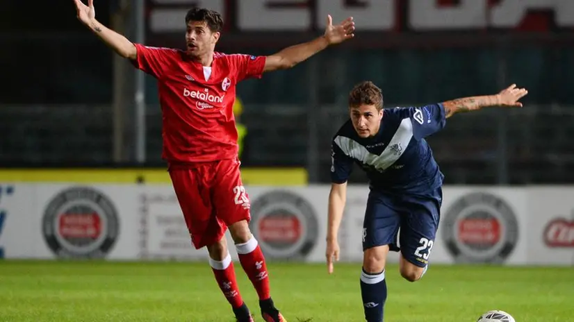 Stefano Sabelli con la maglia del Bari //  © AGENZIA REPORTER ZANARDELLI