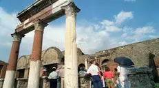 Turisti in visita a Pompei (archivio) © www.giornaledibrescia.it