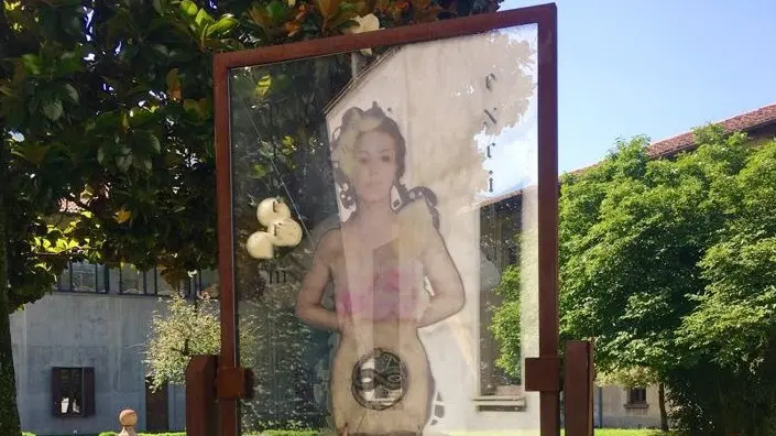 Nel chiostro. Particolare dell’opera dell’artista Camilla Gagliardi