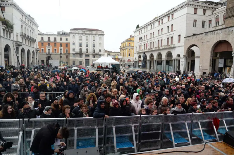 Il Metro Day in Piazza Vittoria, tra ospiti e autorità