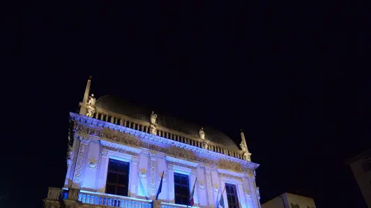 Giornata dell'autismo, Loggia si tinge di blu