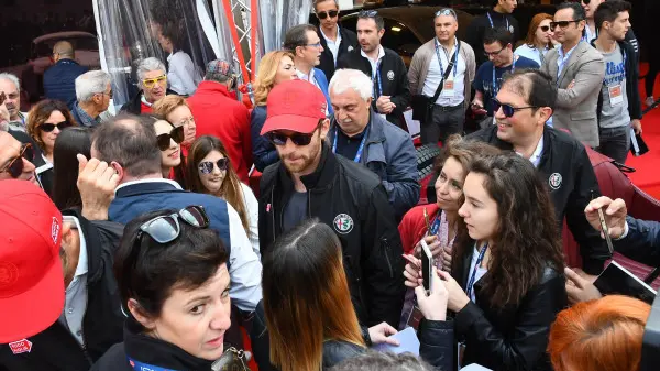 Foto, autografi e interviste per il batterista dei Coldpaly