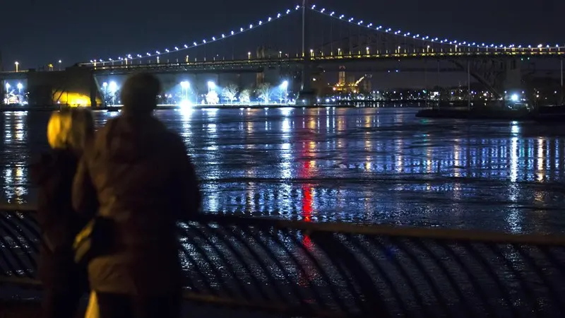 La zona dell'East River in cui è caduto l'elicottero - Foto Ansa/Ap Amir Levy