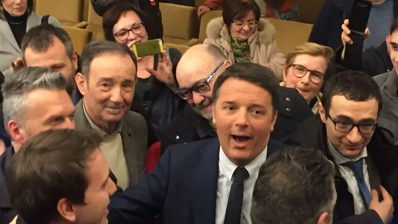 Matteo Renzi durante l'incontro in Camera di Commercio