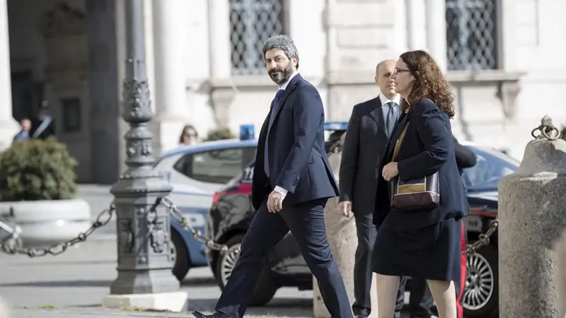 Roberto Fico mentre raggiunge il Quirinale
