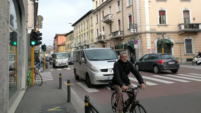 Traffico. È uno dei problemi della via che collega centro a periferia ovest