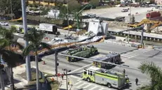 Miami: ponte pedonale crolla sull'autostrada