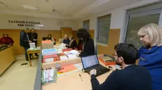 La presentazione delle liste in Tribunale, a Brescia - Foto Marco Ortogni/Neg © www.giornaledibrescia.it