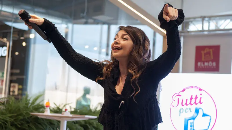 Cristina D'Avena al centro commerciale Elnòs