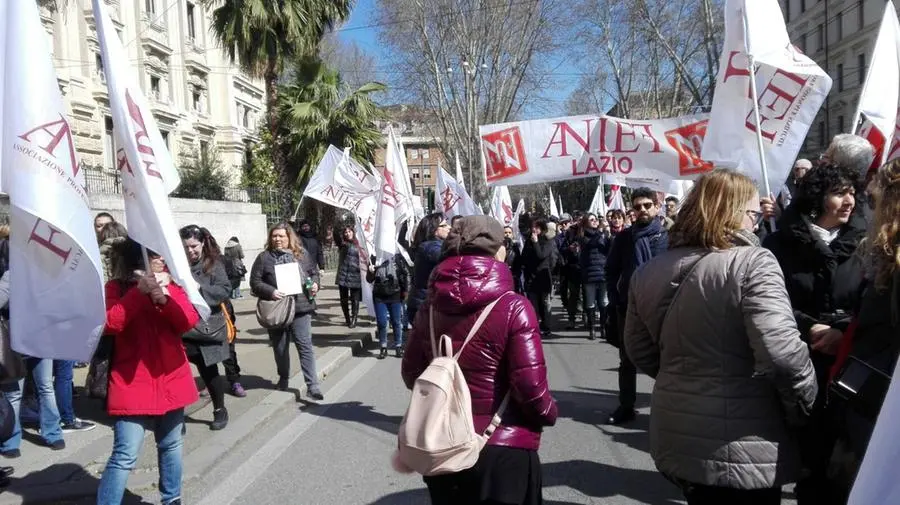 La protesta di personale Ata e docenti a Roma