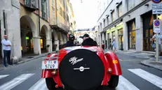 Un'auto della Mille Miglia in centro - Foto Reporter Checchi © www.giornaledibrescia.it
