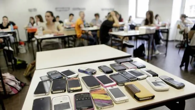 Le regole per ben gestire l'uso del cellulare in classe - © www.giornaledibrescia.it