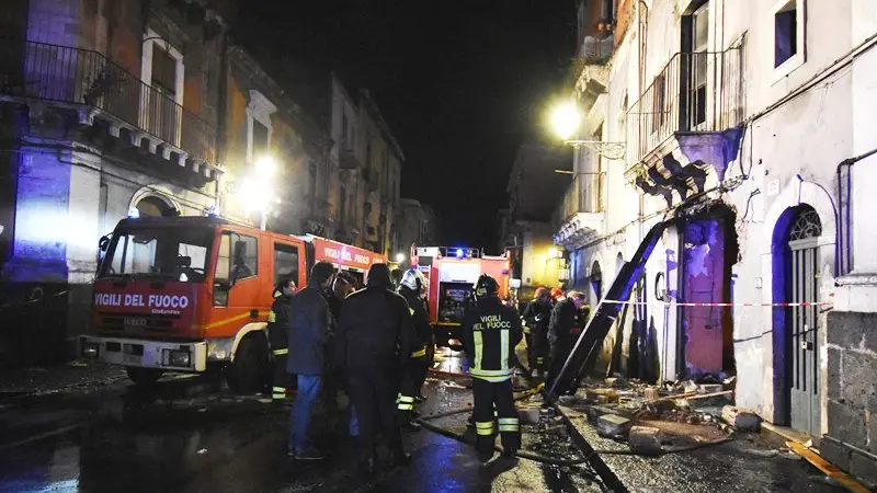 Catania, tragica esplosione: muoiono un anziano e due vvf