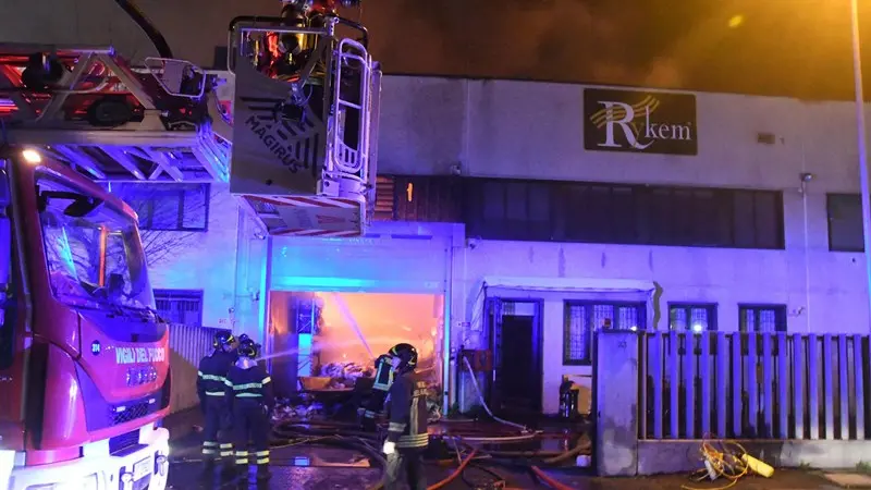 Tragedia a San Donato, muore un vigile del fuoco