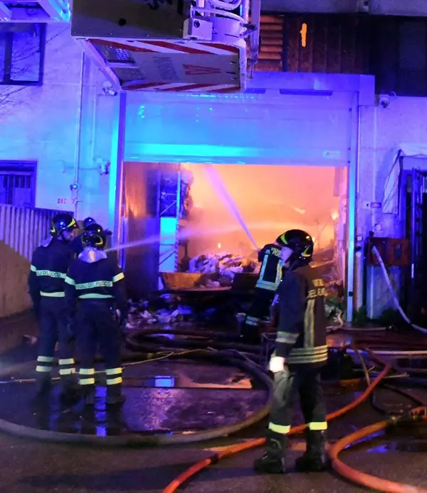 Tragedia a San Donato, muore un vigile del fuoco