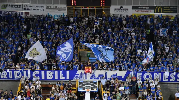 A Montichiari l'onda blu per la Germani Brescia